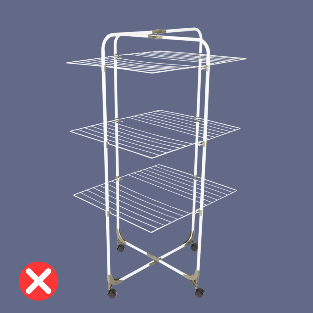 Slechte kwaliteit meerlaags droogrek met gekruisd onderstel